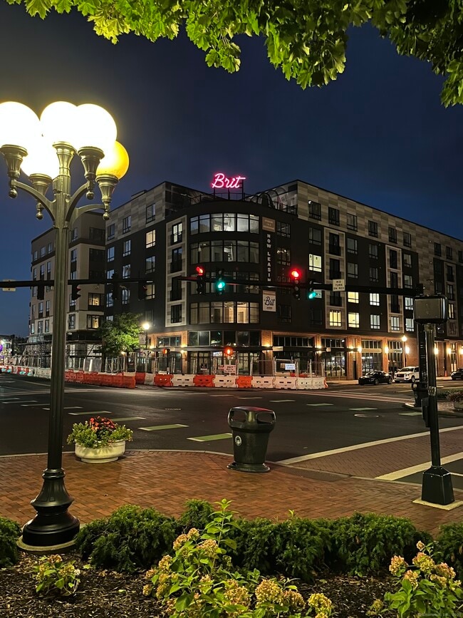 Building Photo - 267 Main St