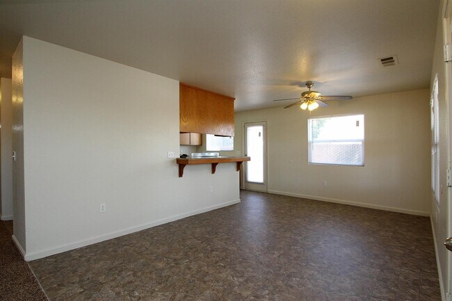 Building Photo - 336 S Maple Ave