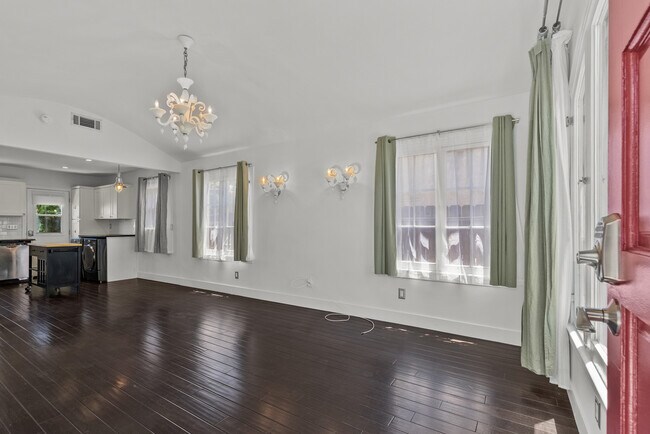 Building Photo - 5267 Saturn St