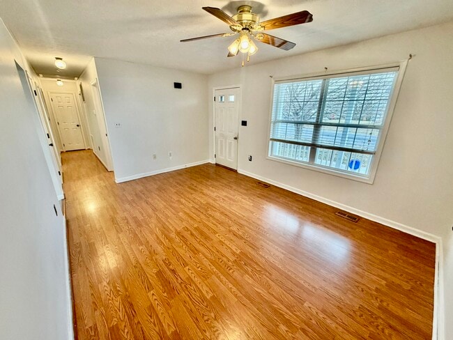 Foto del edificio - 60 Jetta Cir