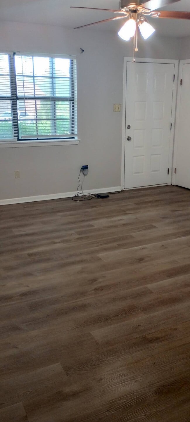 Building Photo - 7 MacArthur Dr