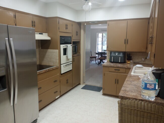 Foto del edificio - 1416 Hillside Dr