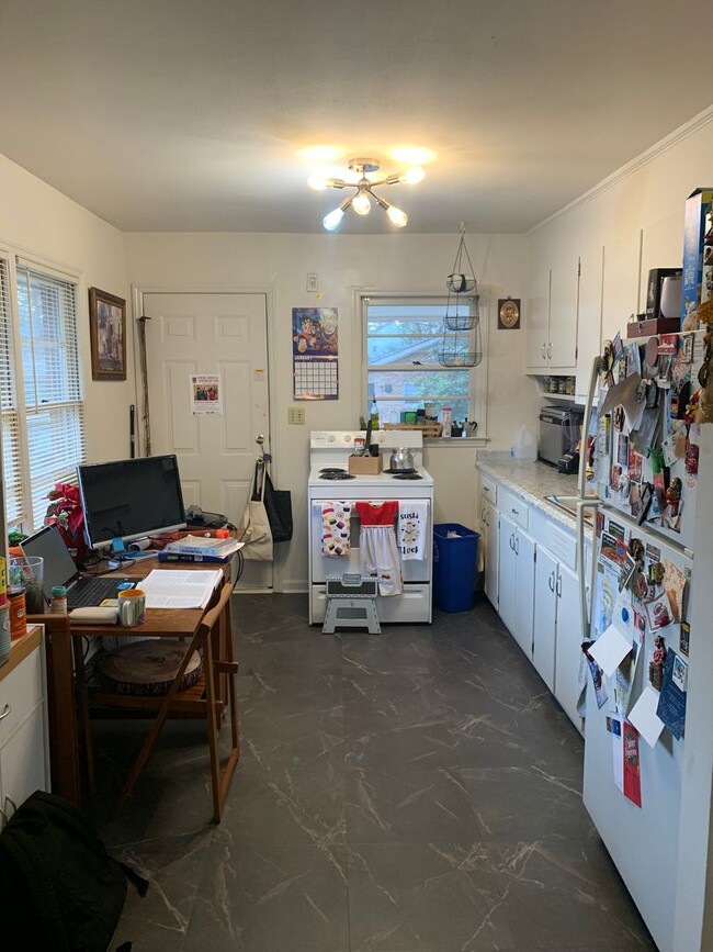 Building Photo - 417-427 Morton Ave