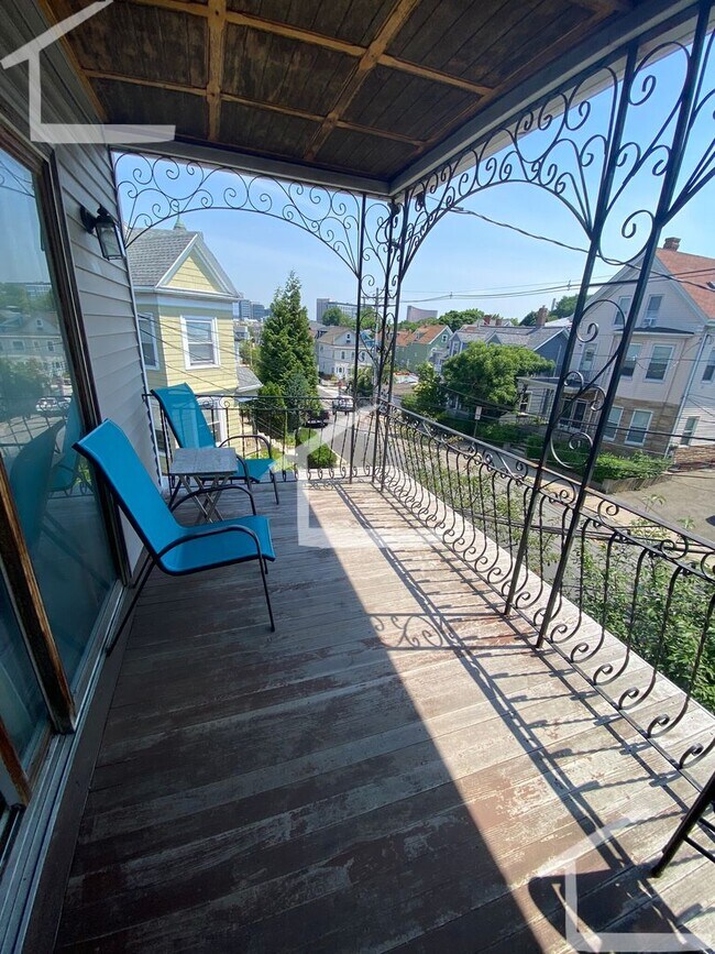 Foto del edificio - Beautiful 3 Bedroom Apt.