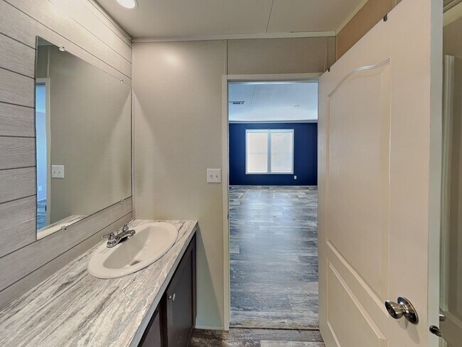 Building Photo - 1601 Quail Run