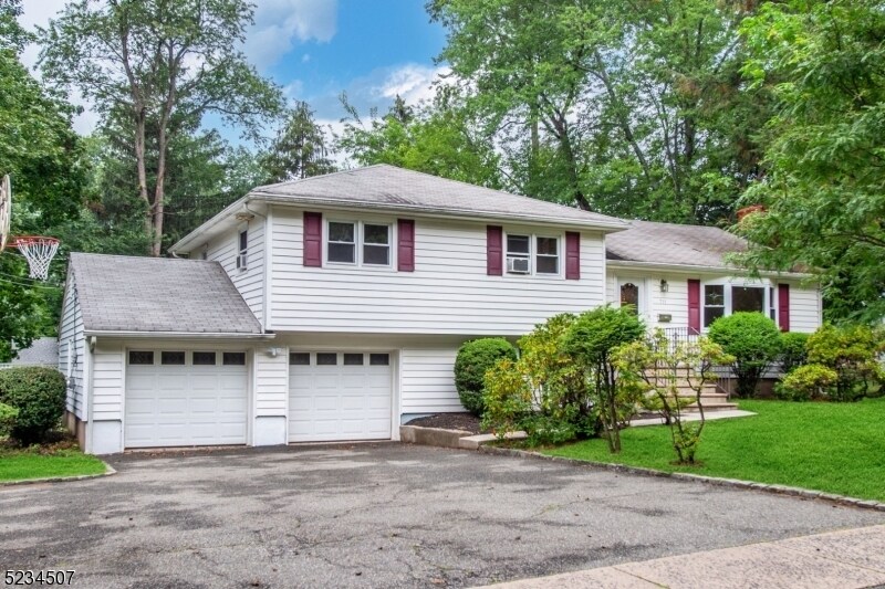 711 Bancroft Pl, Paramus, NJ 07652 House Rental in Paramus, NJ