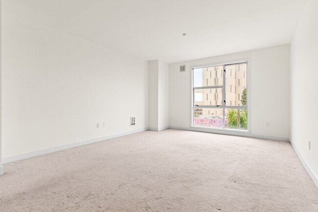 Building Photo - 585 9th St