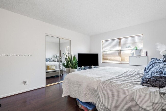 Foto del edificio - 9235 SW 8th St