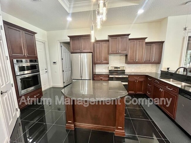 Building Photo - 5212 Shoreline Cir