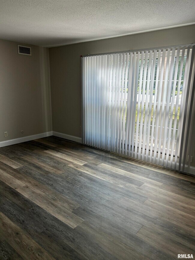 Foto del edificio - 5029 N Lakeside Pl