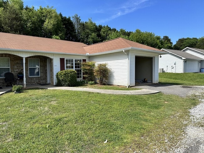 Building Photo - 2252 Mentor Rd