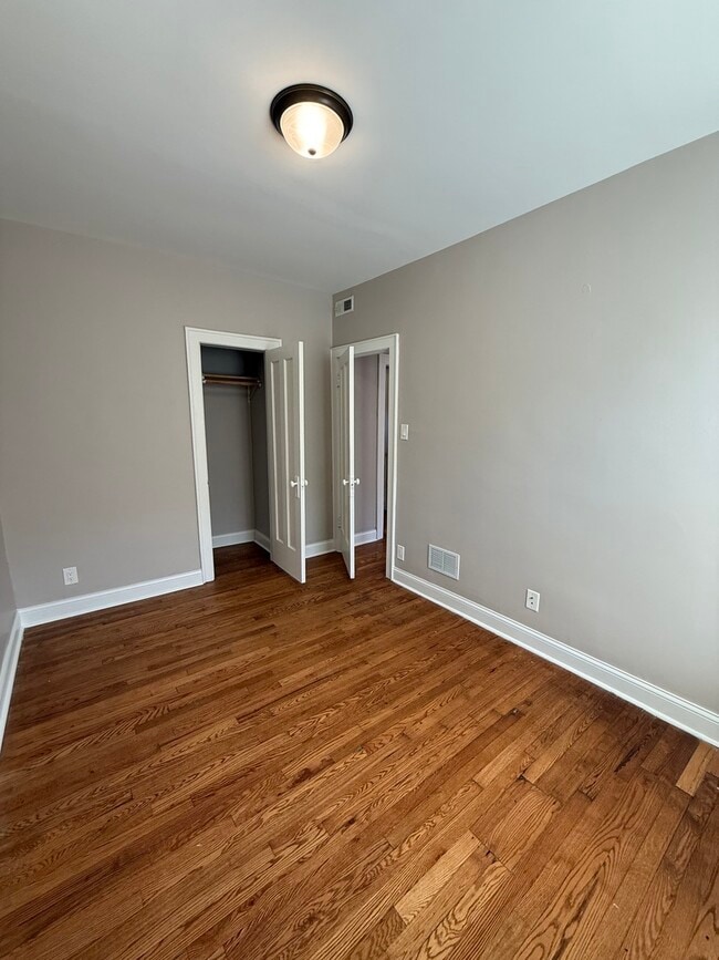 Foto del edificio - 3901 W Division St