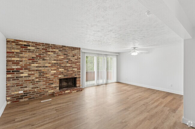 3 habitaciones, 2.5 baños - 1,750 pies cuadrados - Sala de estar - Monroeville Apartments at Deauville Park