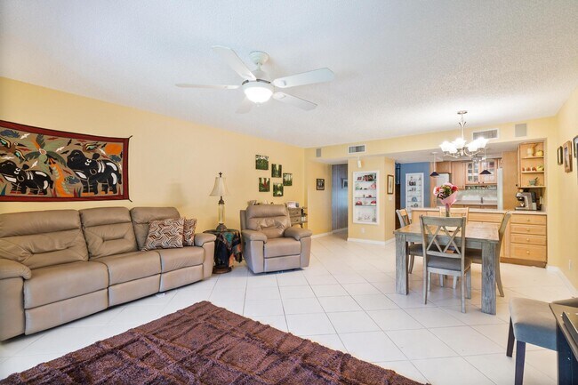 Foto del edificio - 386 Golfview Rd