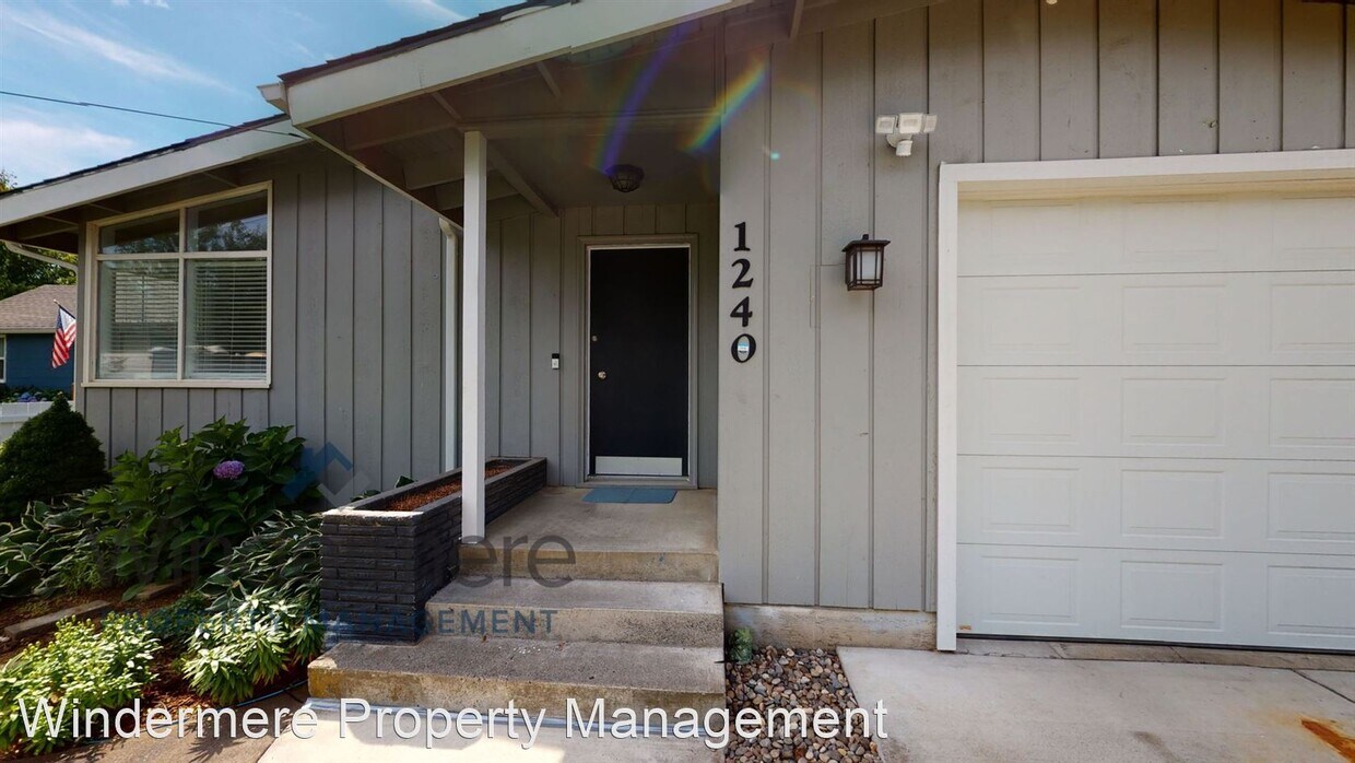 Primary Photo - 3 br, 2 bath House - 1240 Whitman Street