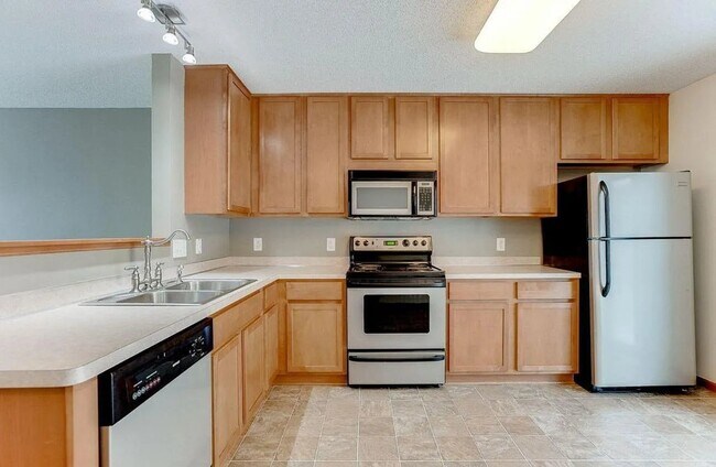Foto del edificio - 7262 147 Ln NW
