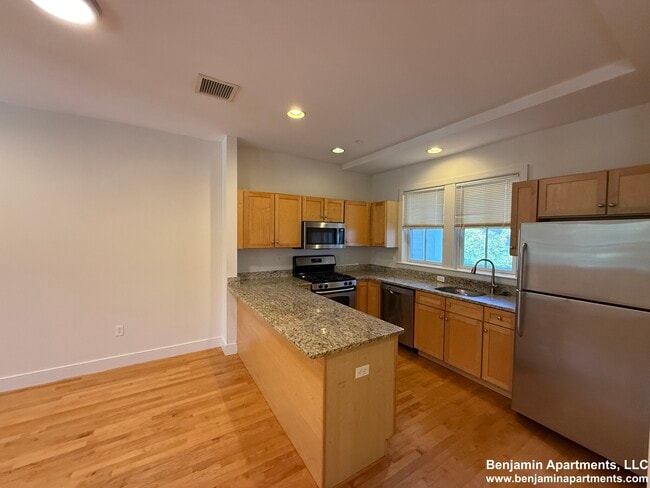 Building Photo - 137 2nd St