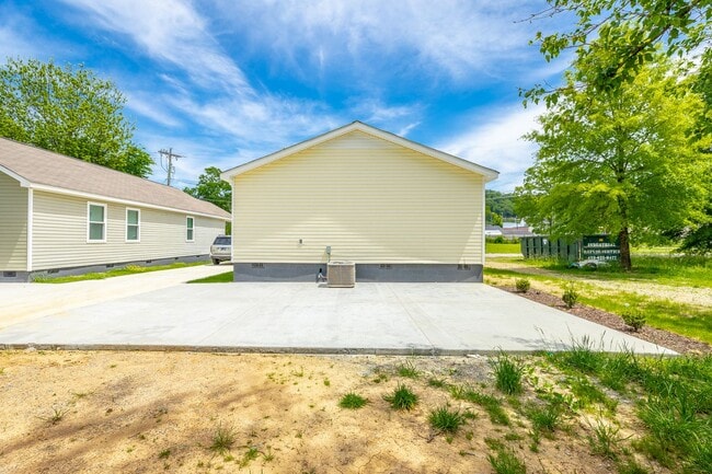 Building Photo - 4 bedroom 2 bath in the Southside (Mill Town)