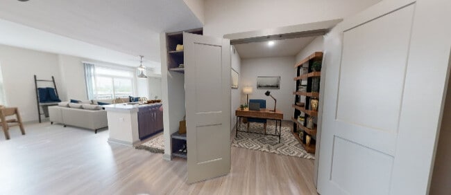 Building Photo - 680 E Algonquin Rd