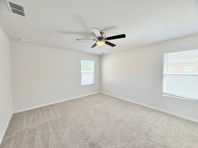 Foto del edificio - 5719 Guinevere Ln