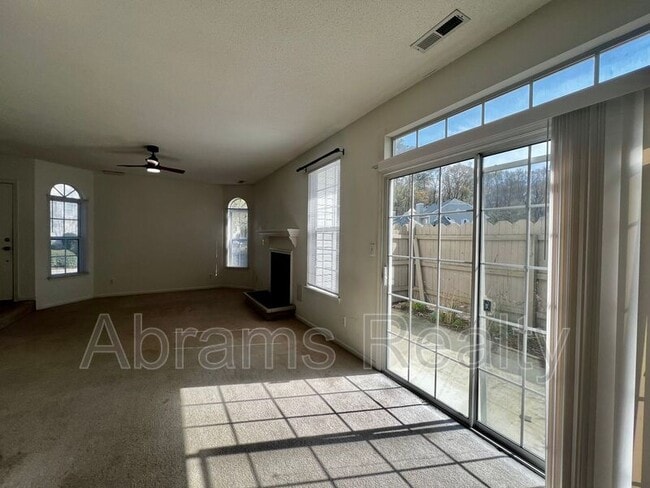 Foto del edificio - 1322 Sitka Spruce Rd