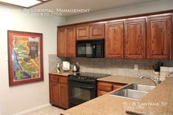 Building Photo - 618 Lantana St