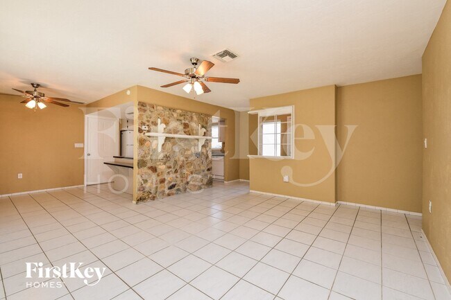 Foto del edificio - 7218 Jasmine Rd