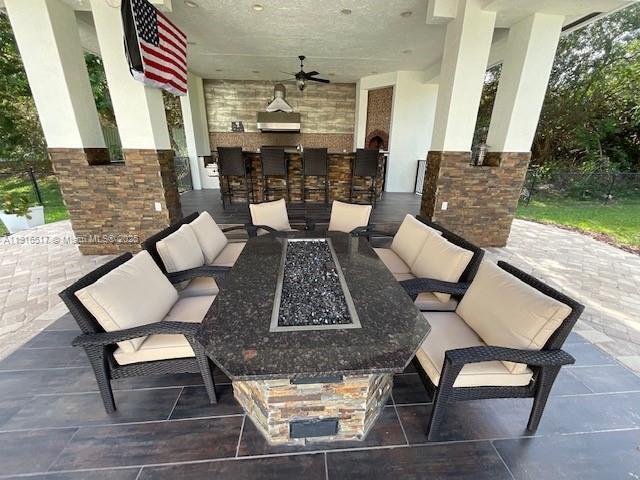 Building Photo - 352 King Fisher Dr