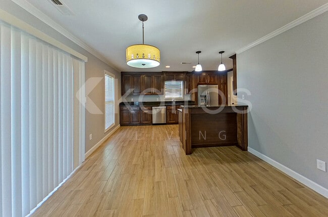 Building Photo - 706 Hickory Ave