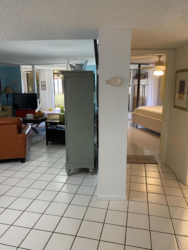 Foto del edificio - 1357 NE Ocean Blvd