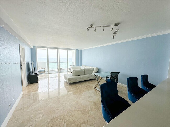 Building Photo - 5601 Collins Ave