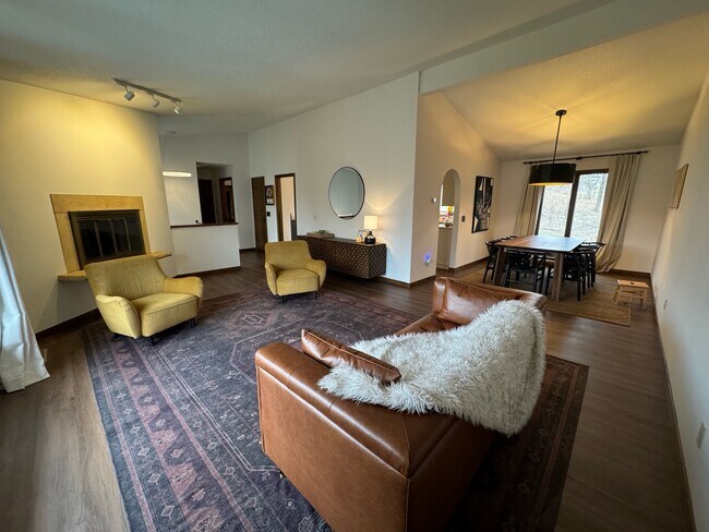 Building Photo - 14109 Garden View Ct