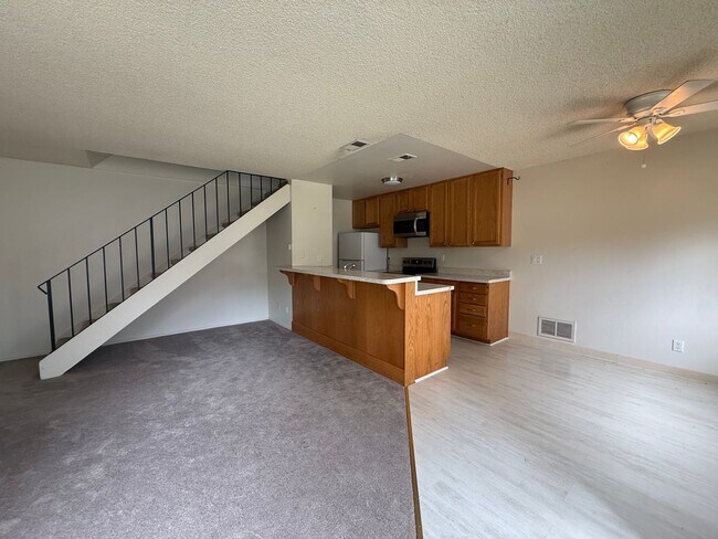 Foto del edificio - Walk to the Waves: Stylish 2BR in Capitola!