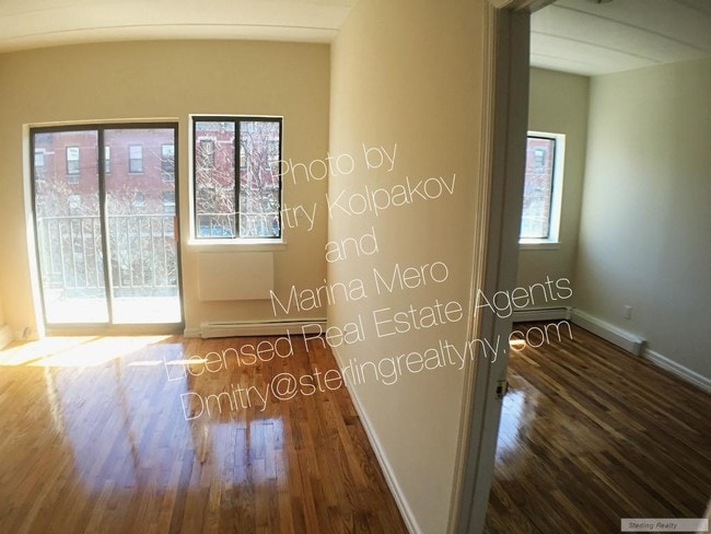Building Photo - 2072 Steinway St