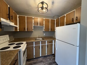 Building Photo - 411 Ellerdale St