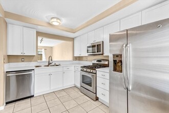 Building Photo - 3575 Caminito Carmel Landing