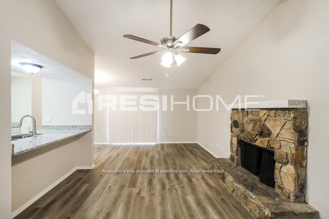 Building Photo - 5320 Olde St
