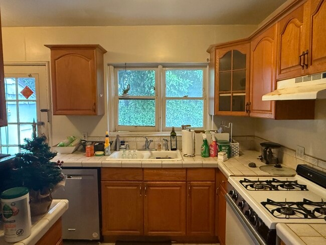 Cocina - 1775 Kelton Ave