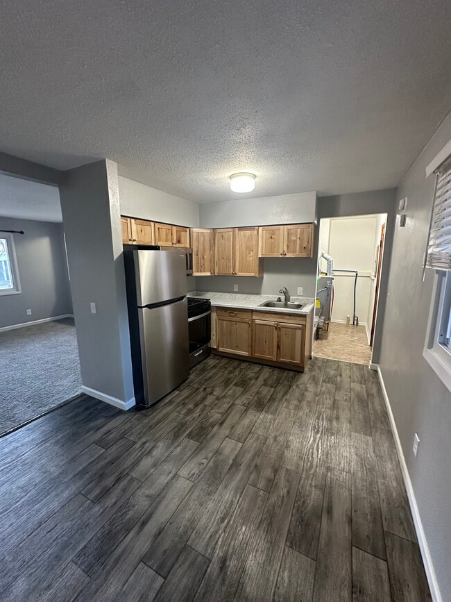 Building Photo - 1040 Bowerman Dr.