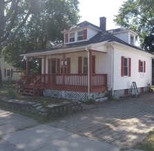 Building Photo - 16 Valley St