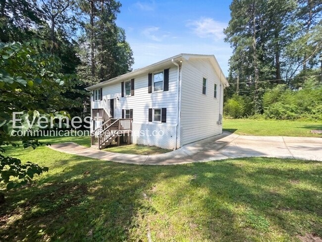 Foto del edificio - 5 Bed & 4 Bath House in Lithonia / Pet-Friendly /