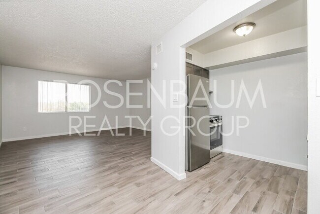 Foto del edificio - 1050 W University Dr