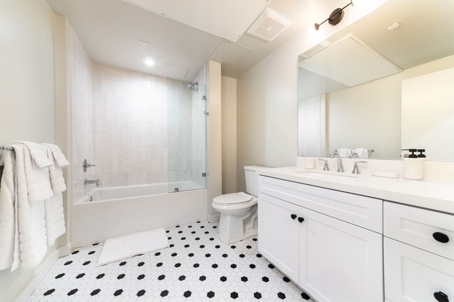 Interior Photo - The Baxter