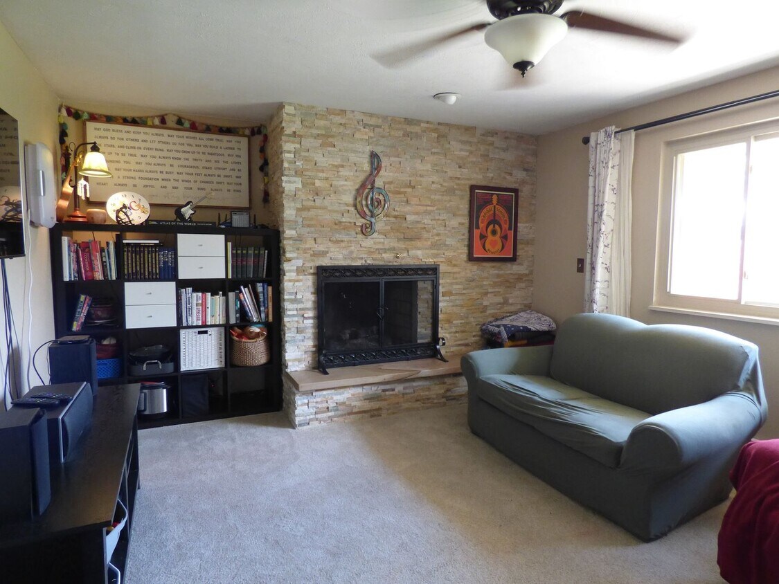 Primary Photo - Beautiful Home in Longmont Estates