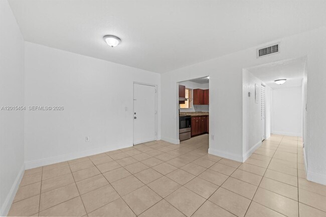 Foto del edificio - 525 W 69th St