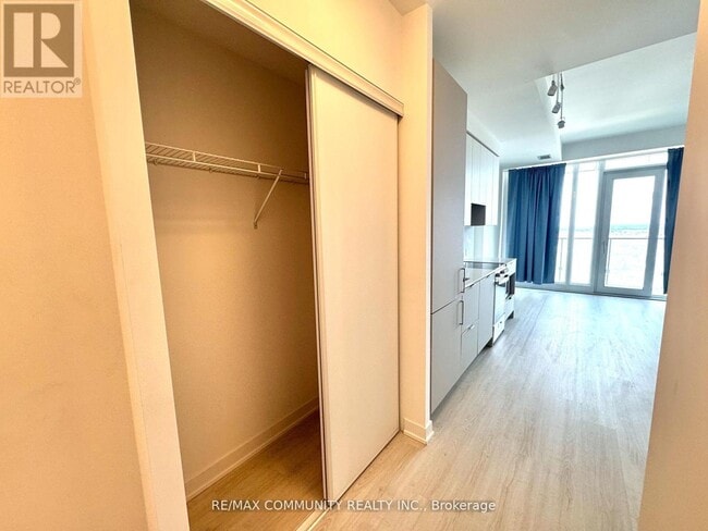Photo du bâtiment - 3883-3883 Quartz Rd