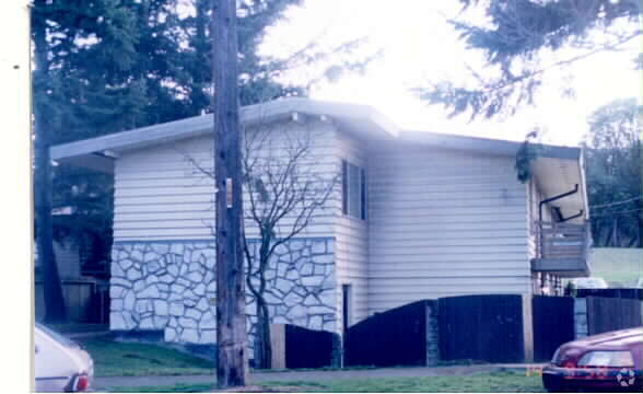 Primary Photo - 9018 Henderson Pl SW