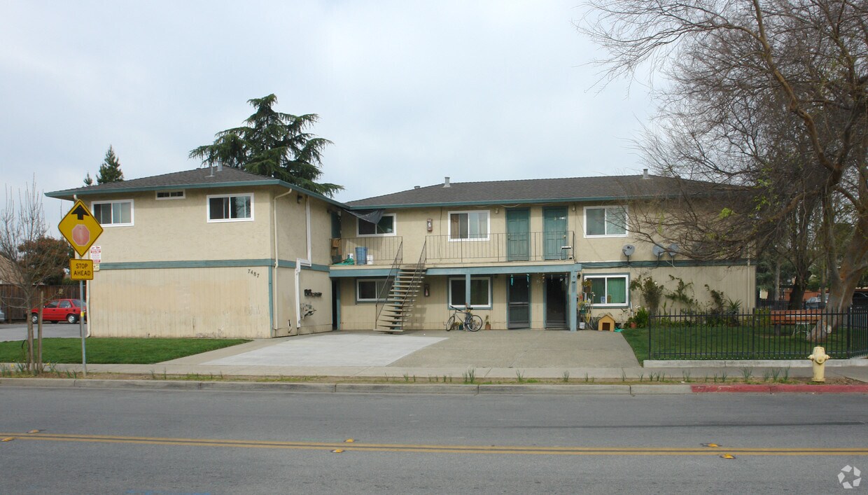 Primary Photo - 7487 Rogers Ln
