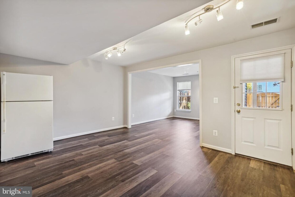 26110 Lands End Dr, Chantilly, VA 20152 Townhome Rentals in Chantilly