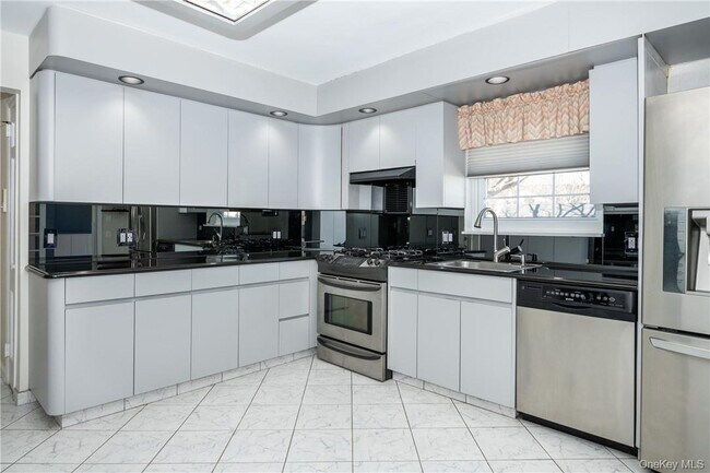 Foto del edificio - 89 Ridgewood Ave